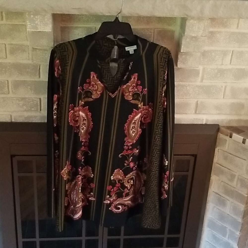 Avenue long sleeve top. Size 18/20